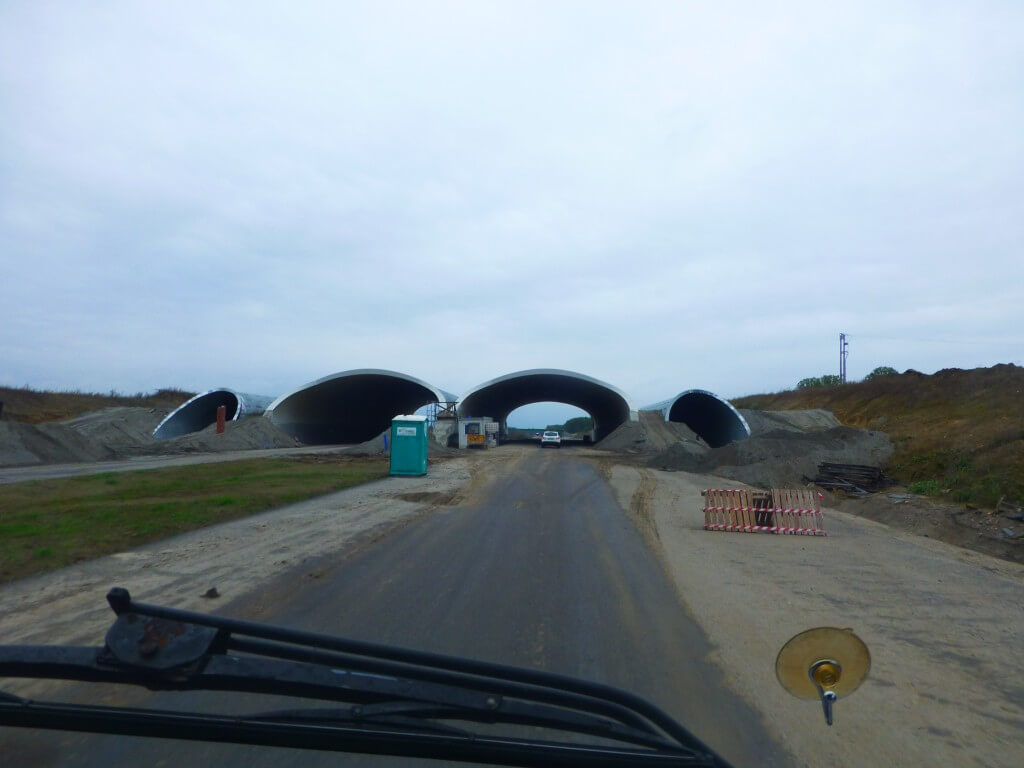 - Budowa przejścia dla zwierząt nad autostradą - odc. Radymno - Korczowa